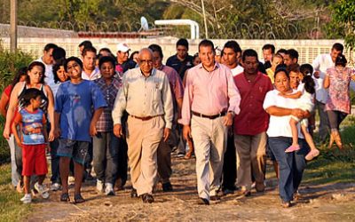 Gobierno municipal y PEMEX pavimentan calles de la comunidad de La Mata