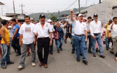 Intentan antorchistas impedir paso a Juan Bueno Torio en Córdoba