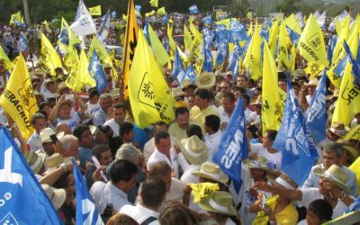 Desbordante recibimiento a los candidatos de la coalición PAN-PRD, Miguel Ángel Yunes Linares y Arturo Esquitin.