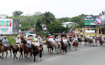 Michelle Gustin encabeza cabalgata de unidad y triunfo