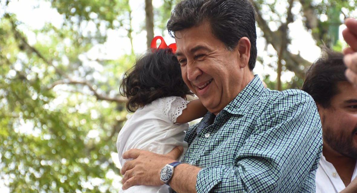 Trabajaré para un mejor futuro para las niñas y niños de Veracruz: Héctor Yunes Landa
