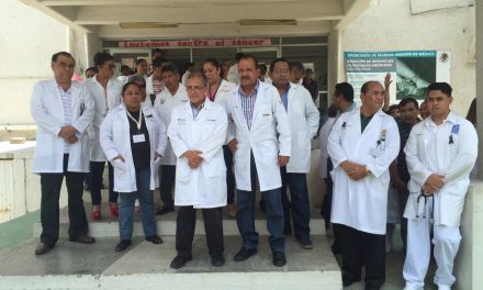 Se manifiestan médicos del Hospital Civil, apoyan movimiento #YoSoy17