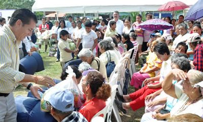 Pescadores de la Mata, reciben nuevamente despensas y colchonetas