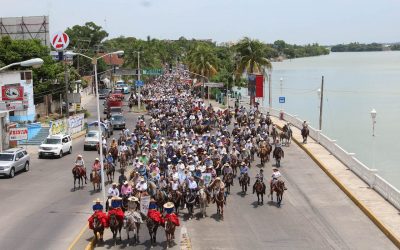 Realizan Octava Cabalagata de la Identidad Huasteca
