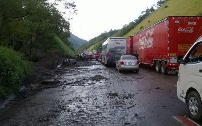 Deslaves ocasionaron suspensión de corridas autobuses