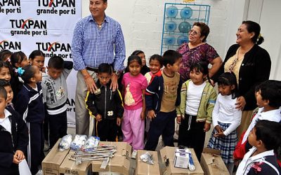 Entrega ASR computadoras y la rehabilitación de una nueva escuela en la comunidad de Alto Lucero en Tuxpan