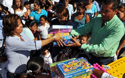 Continúa ASR entregando apoyos a la educación en Tuxpan