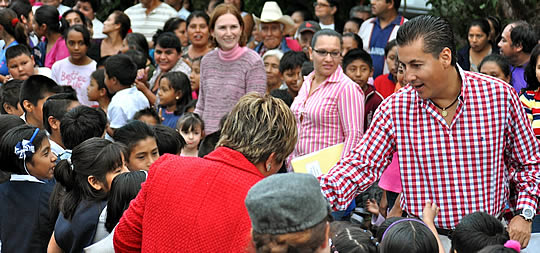 Entrega ASR el piso de cemento un mil dos, en la comunidad de Alto Lucero en Tuxpan