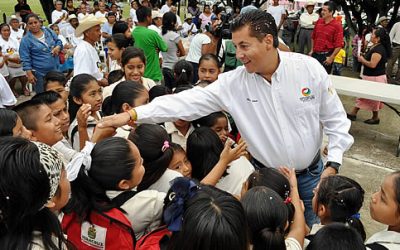 Llegan mas apoyos para viviendas dignas y para una educación de calidad a comunidades tuxpeñas