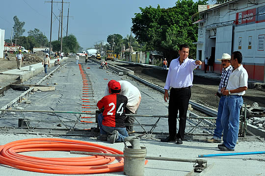 Supervisa ASR la pavimentación de la avenida Adolfo Lopez Mateos en Tuxpan