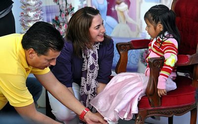 El Gobierno y el DIF Tuxpan inician la entrega de mil pares de zapatos a niñas de escasos recursos
