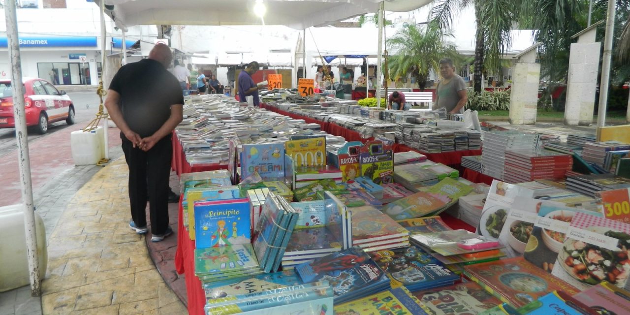Inauguran Feria del Libro en Tuxpan
