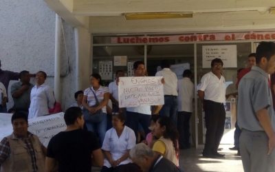Se manifiestan trabajadores del Sector Salud