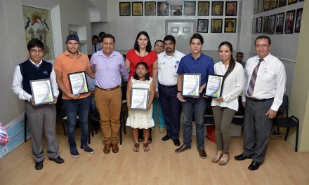 Ayuntamiento de Tuxpan reconoce a jóvenes destacados