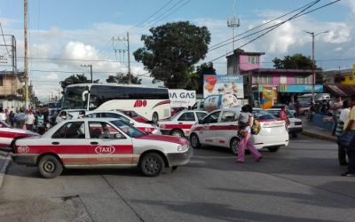 Taxistas bloquearon el Puente Tuxpan