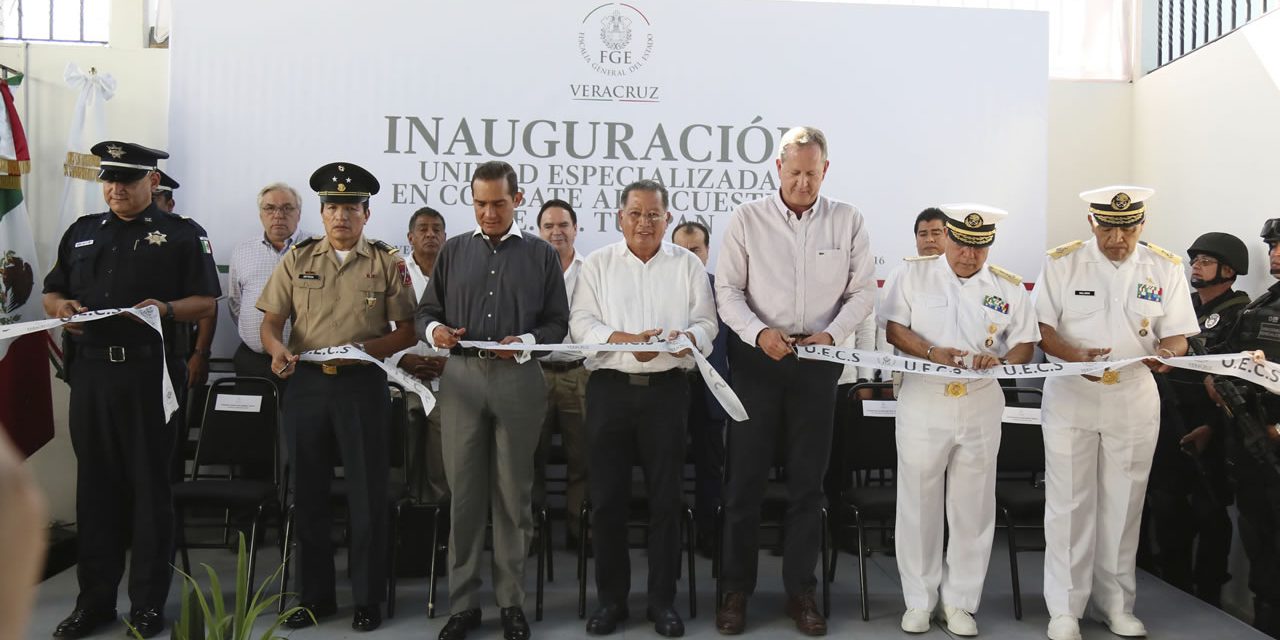 Inaugura Gobernador Unidad Regional de Combate al Secuestro, en Tuxpan
