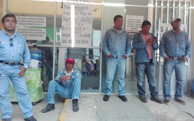 Se manifiestan trabajadores de la CAEV, suspenden servicio de agua