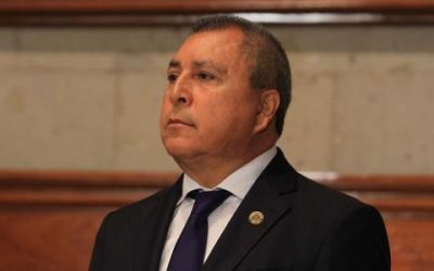 El enemigo en casa