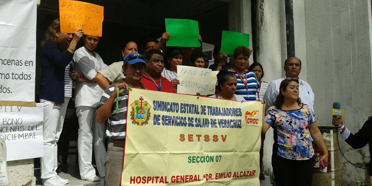 Trabajadores del Sector Salud se manifiestan en Hospital Civil