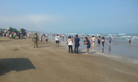 Turistas exigen servicios basicos en playas de Tuxpan