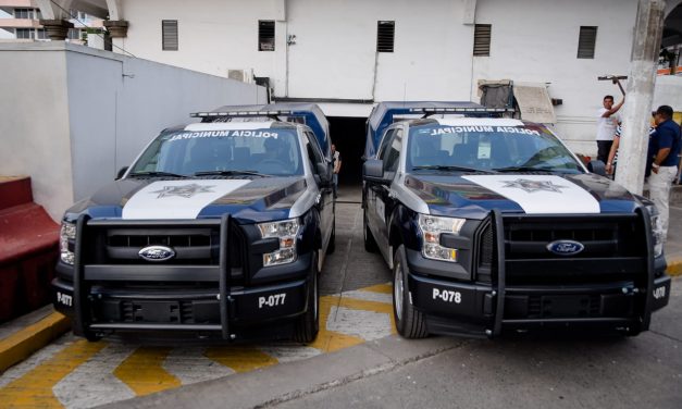 Entregan Unidades a la SSP de Tuxpan