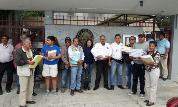 Más transportistas se amparan en contra del Gasolinazo