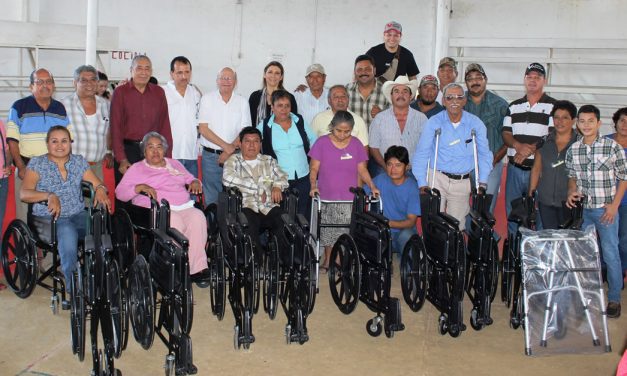DIF y Gallicultores de Tuxpan entregan más aparatos funcionales