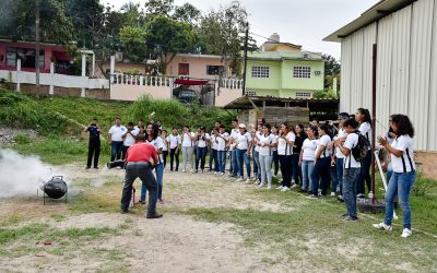 Bomberos y PC del Ayuntamiento de Tuxpan Brindan Capacitación a Estudiantes