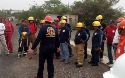 Capacitan a personal de Bomberos