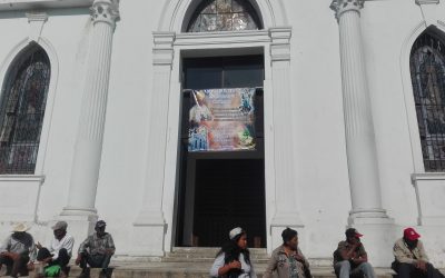 Obispo realiza visita pastoral a la Catedral