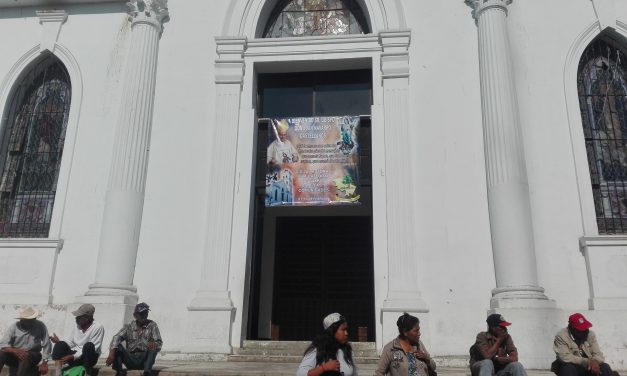 Obispo realiza visita pastoral a la Catedral