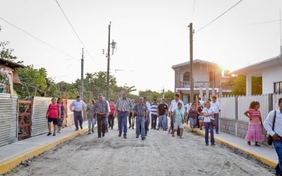 AUTORIDADES DEL AYUNTAMIENTO DE TUXPAN ENTREGAN OBRAS EN FECAPOMEX Y EN LA CALZADA
