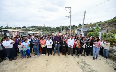 Raúl Ruiz Entrega Ampliación de Red Eléctrica en Colonia Cardenista