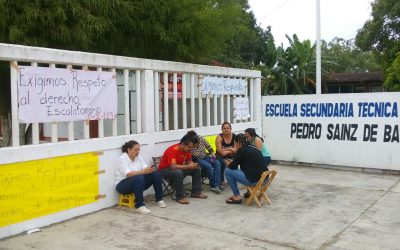 Se manifiestan Docentes, piden respeto a los derechos escalafonarios