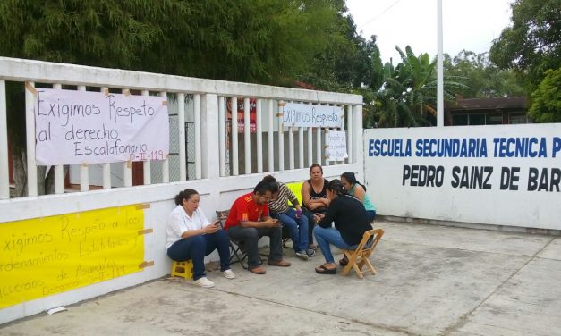 Se manifiestan Docentes, piden respeto a los derechos escalafonarios