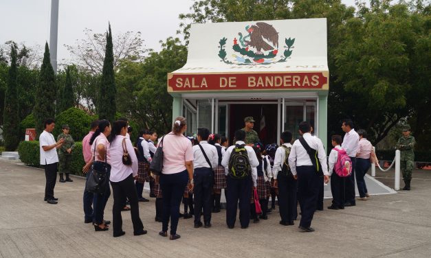 Estudiantes realizan recorrido por  el 39° Batallón de Infantería