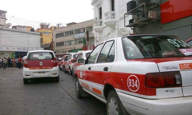 Taxistas de Tuxpan y autoridades llegan a acuerdo