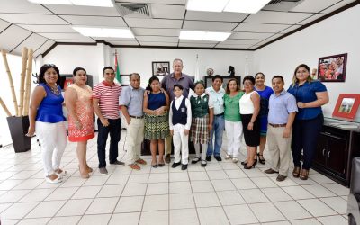 Se Reúne Ruiz Díaz con Alumnos Destacados