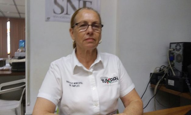 Jóvenes buscan empleo en vacaciones