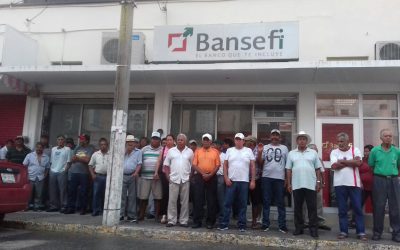 Banco retiene dinero a pescadores de Tuxpan
