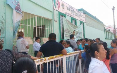 Exigen destitución de Subdirectora