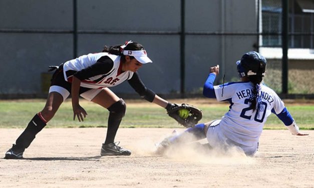 Llaman a mujeres a practicar el softbol