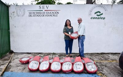 Gobierno Municipal Entrega Luminarias a Escuelas en Tuxpan