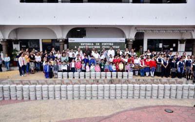 Raúl Ruiz Entrega Apoyos a Escuelas