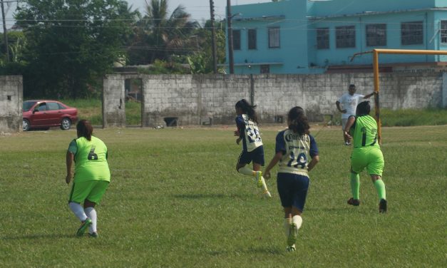 Fuerza 16 sigue a la cabeza en la tabla general del torneo femenil de soccer