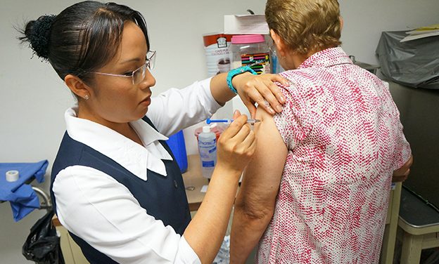 Cumplen meta de Vacunación contra Influenza