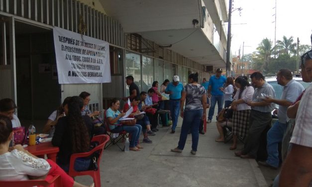 Docentes exigen ocupar plazas vacantes