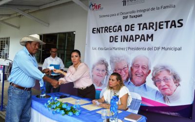 DIF entrega credenciales del INAPAM