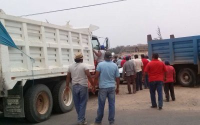 Difícil situación atraviesan camioneros materialistas