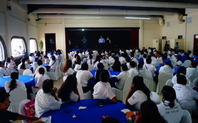 Capacitan a Auxiliares de Salud